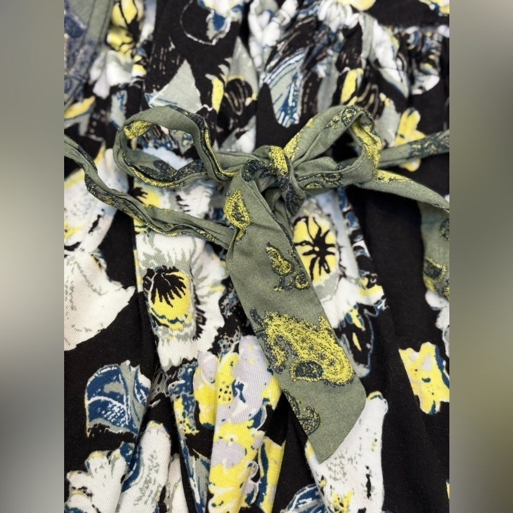 Free People “Baja Babe Cold Shoulder” top in black floral combo, size L 🖤 - Picture 9 of 13